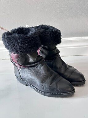 Vintage 90s Faux Fur Lined Black Leather Booties w/ Crimson Panel Made in Canada